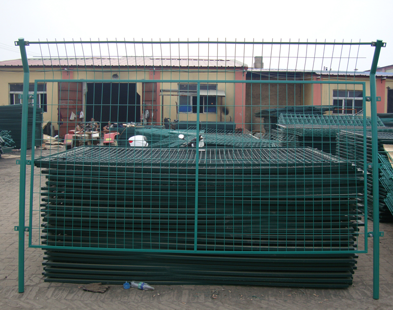 新疆高速公路護欄網圖片2