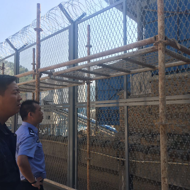 新疆監(jiān)獄防攀爬金屬網(wǎng)墻圖片2