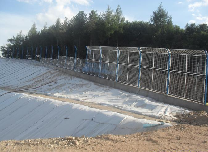 新疆垃圾填埋場防飛散網圖片3