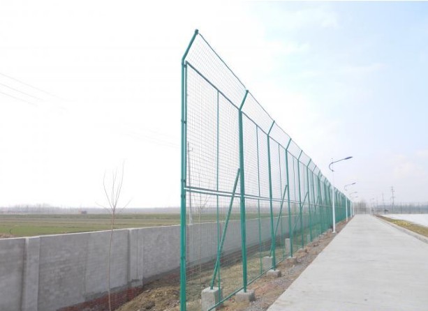 新疆垃圾填埋場防飛散網圖片4