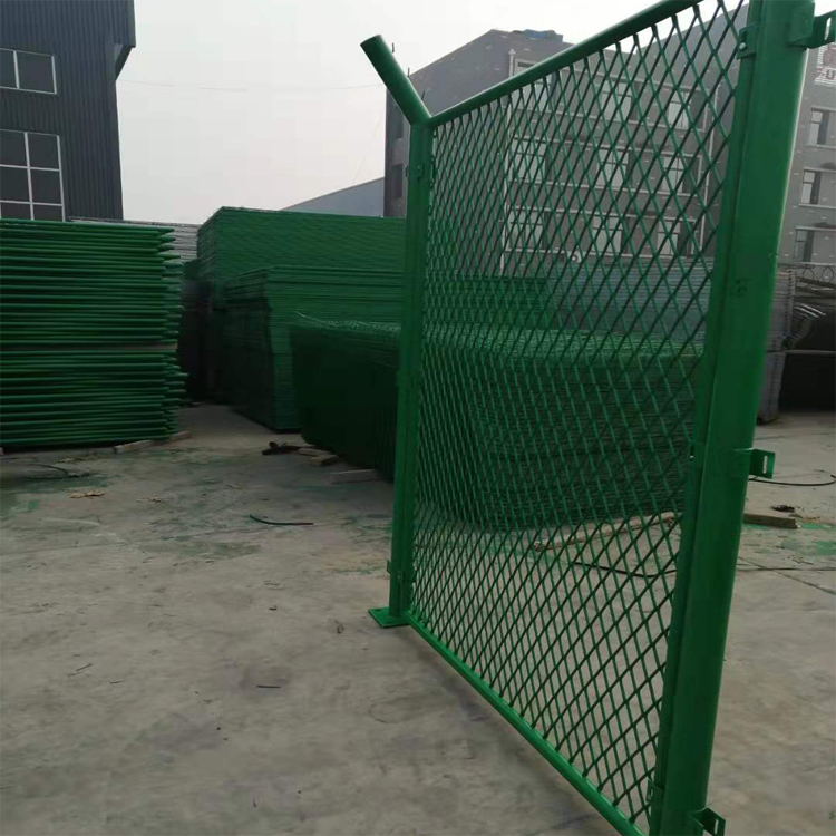鋼板網隔離網圖片3 鋼板網隔離網圖片3