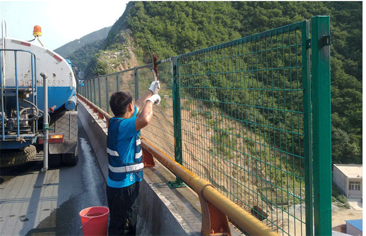 新疆橋梁防拋網-橋梁阻隔柵