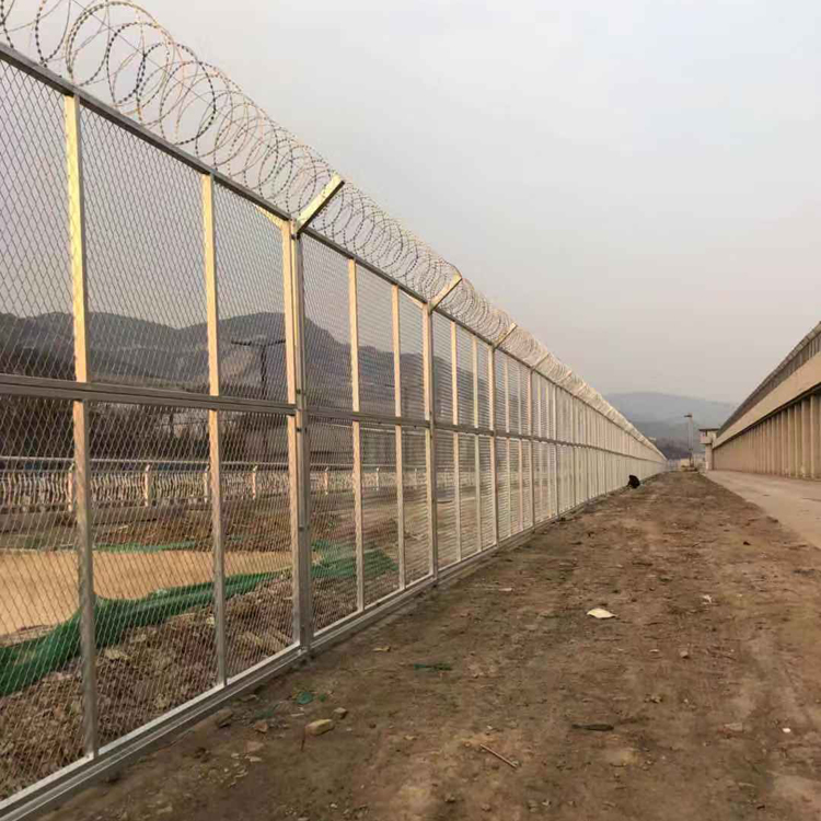 陜西機(jī)場(chǎng)外圍隔離網(wǎng)圖片4 陜西機(jī)場(chǎng)外圍隔離網(wǎng)圖片4