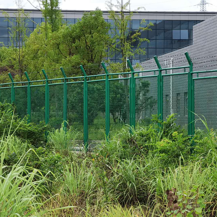 福建廠區(qū)鐵絲網(wǎng)圍欄圖片1 福建廠區(qū)鐵絲網(wǎng)圍欄圖片1