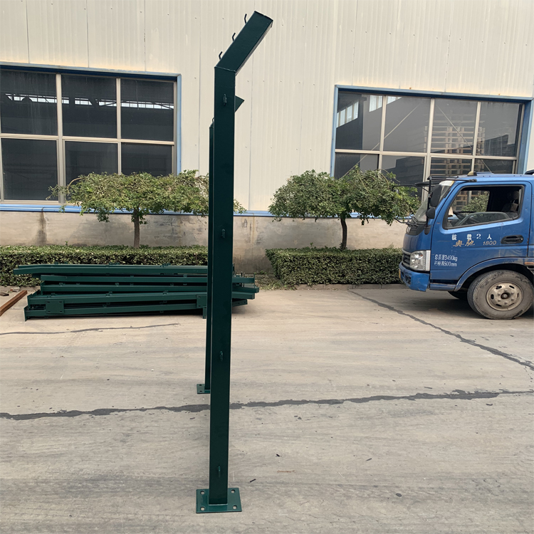 保稅區(qū)菱形護欄網(wǎng)圖片4