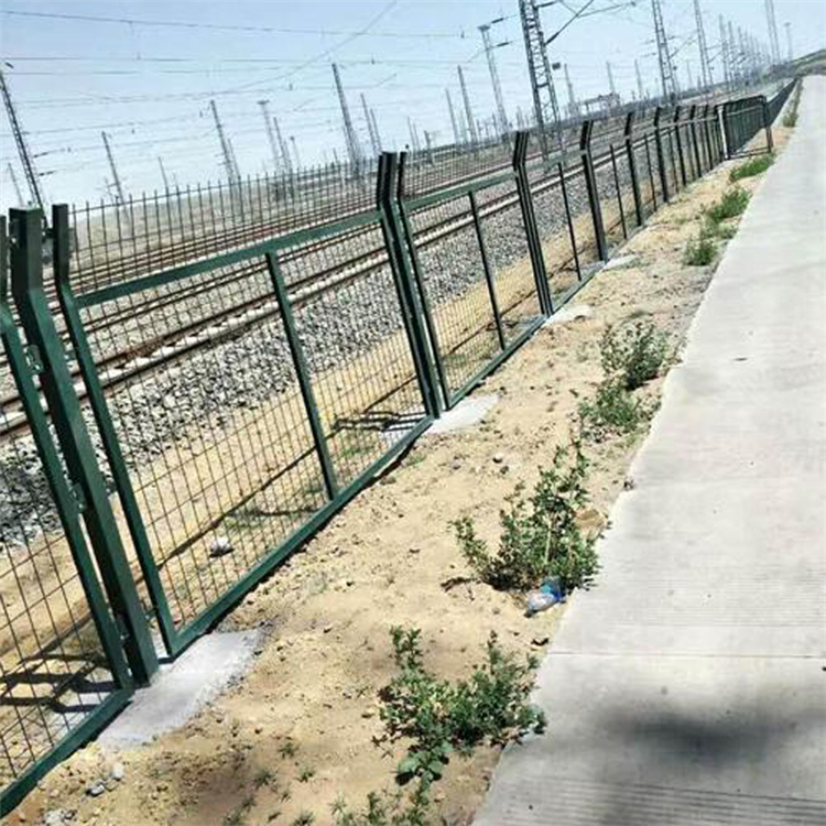 鐵路鐵絲網圍欄圖片3 鐵路鐵絲網圍欄圖片3