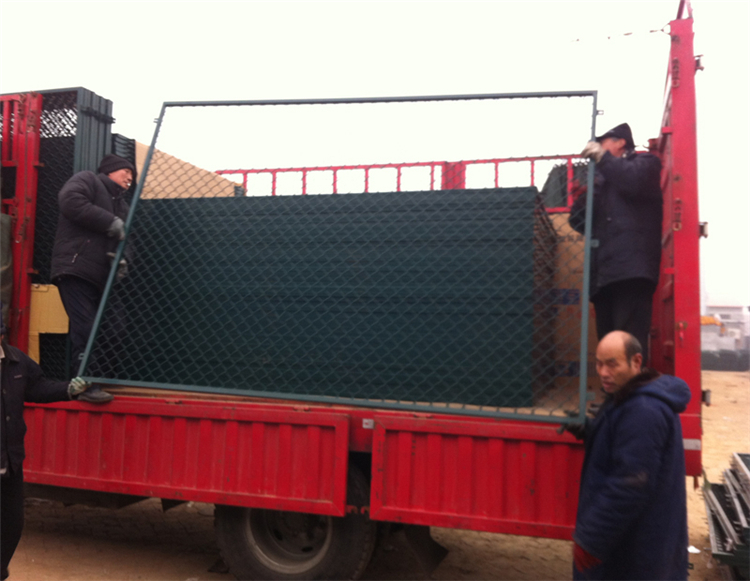 新疆4米高球場(chǎng)圍網(wǎng)圖片2