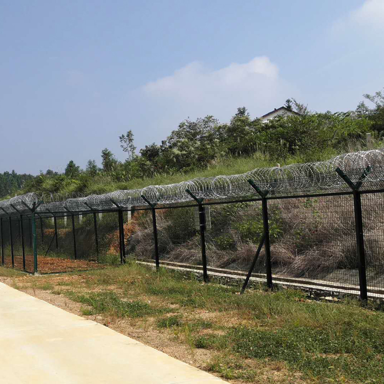 機(jī)場防護(hù)隔離網(wǎng)圖片4