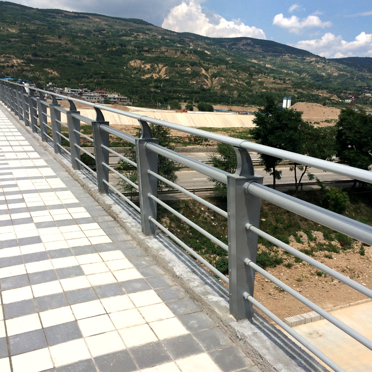 貴州高速橋梁護(hù)欄圖片2 貴州高速橋梁護(hù)欄圖片2