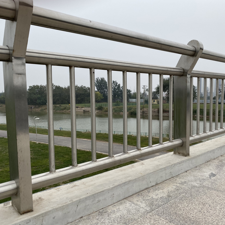 貴州高速橋梁護(hù)欄圖片4 貴州高速橋梁護(hù)欄圖片4