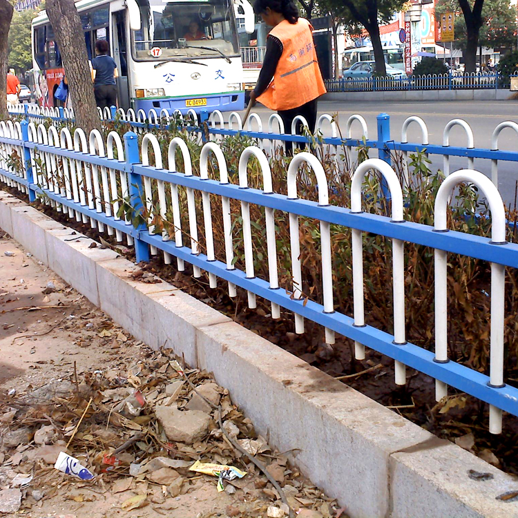 新疆鋅鋼組合式護欄圖片3