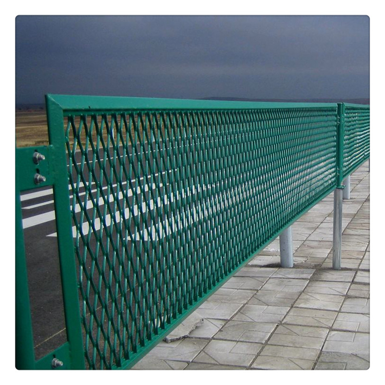 新疆防眩網(wǎng)對(duì)于網(wǎng)孔要求