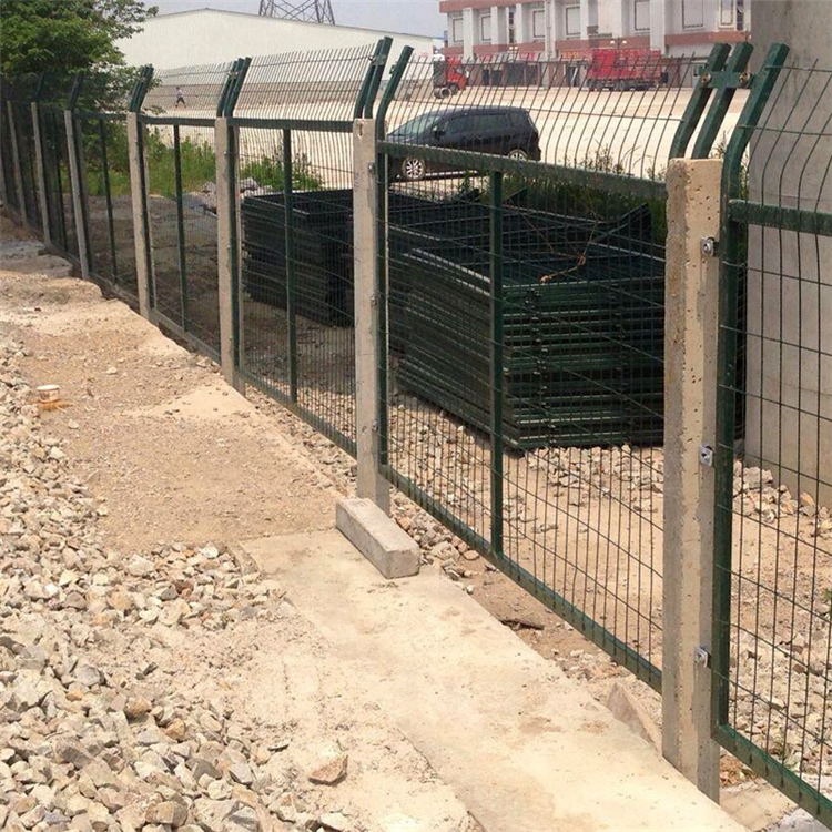 新疆鐵路沿線隔離網圖片2