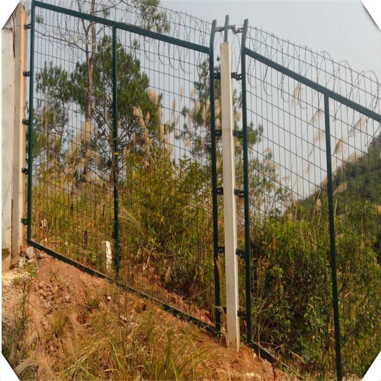 新疆鐵路沿線隔離網圖片3