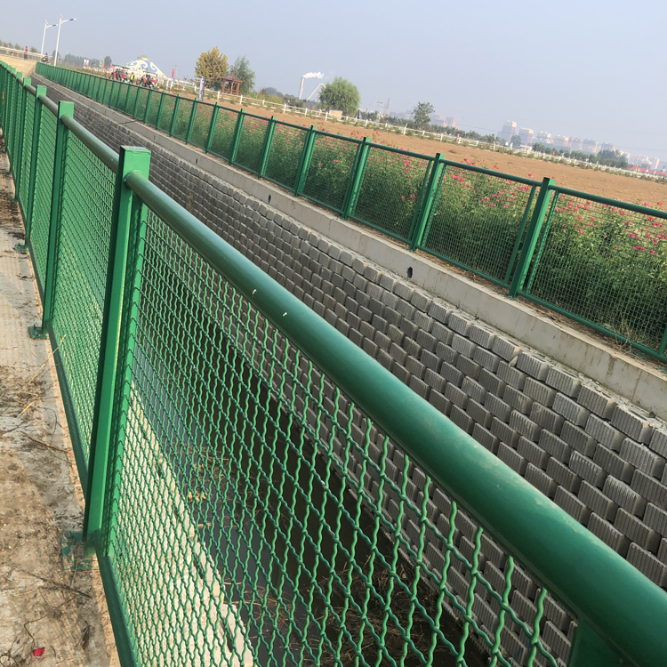 水庫(kù)用浸塑護(hù)欄網(wǎng)