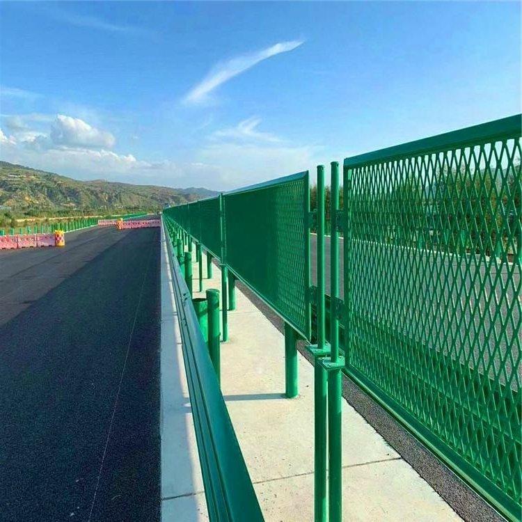 高速公路中間防眩網(wǎng)圖片3 高速公路中間防眩網(wǎng)圖片3