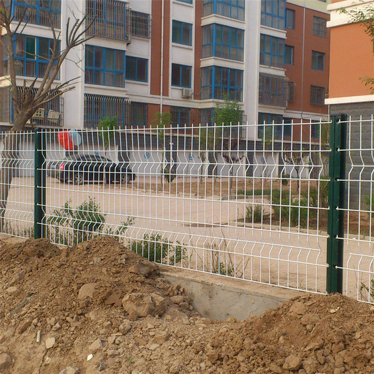 河南桃型柱加強折彎圍欄圖片4 河南桃型柱加強折彎圍欄圖片4