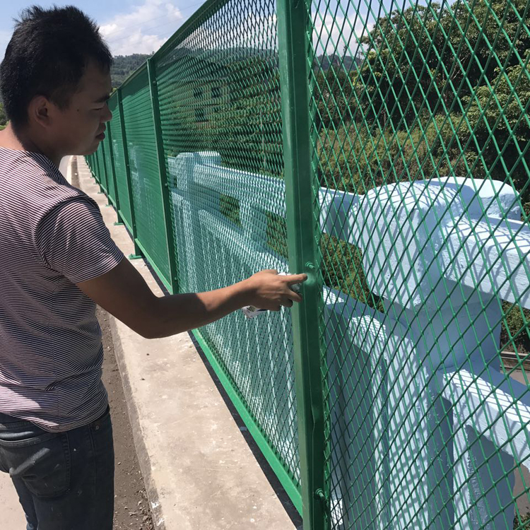 廣東鋼板網護欄圖片2