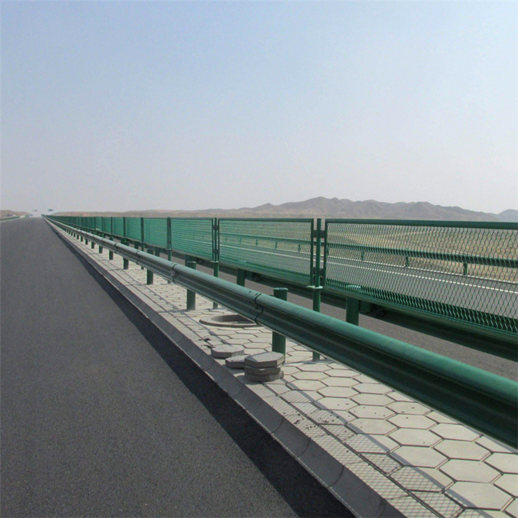 江蘇高速防眩網護欄網圖片3