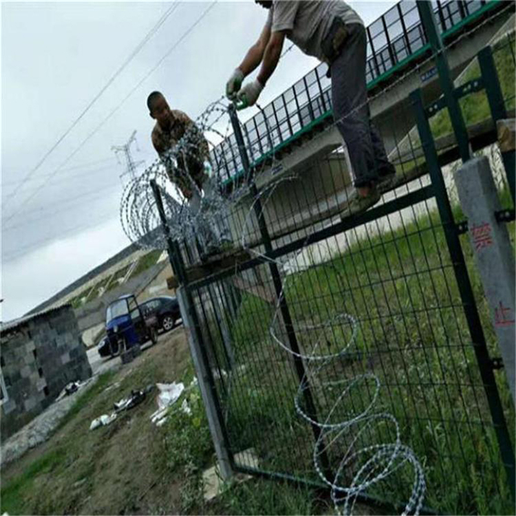 新疆鐵路防護金屬網(wǎng)圖片4 新疆鐵路防護金屬網(wǎng)圖片4