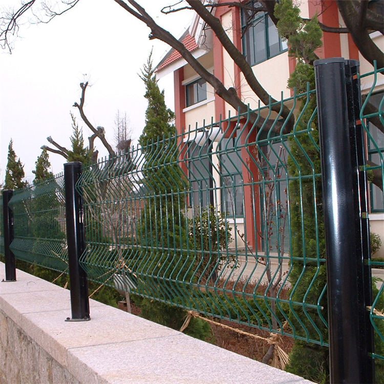 桃形柱三角折彎圍欄網(wǎng)圖片3 桃形柱三角折彎圍欄網(wǎng)圖片3