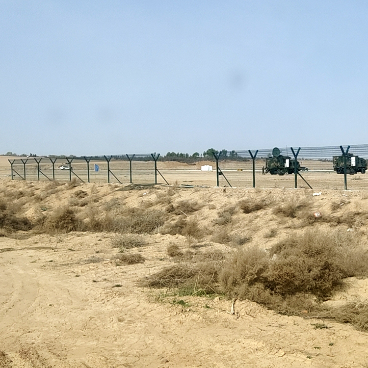 貴州機場金屬隔離網安裝圖片2