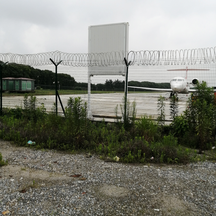 貴州機場金屬隔離網安裝圖片4