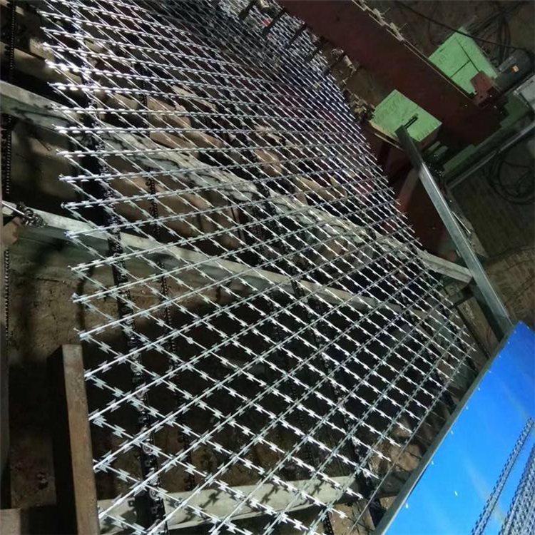 江蘇焊接刀片鐵絲網(wǎng)