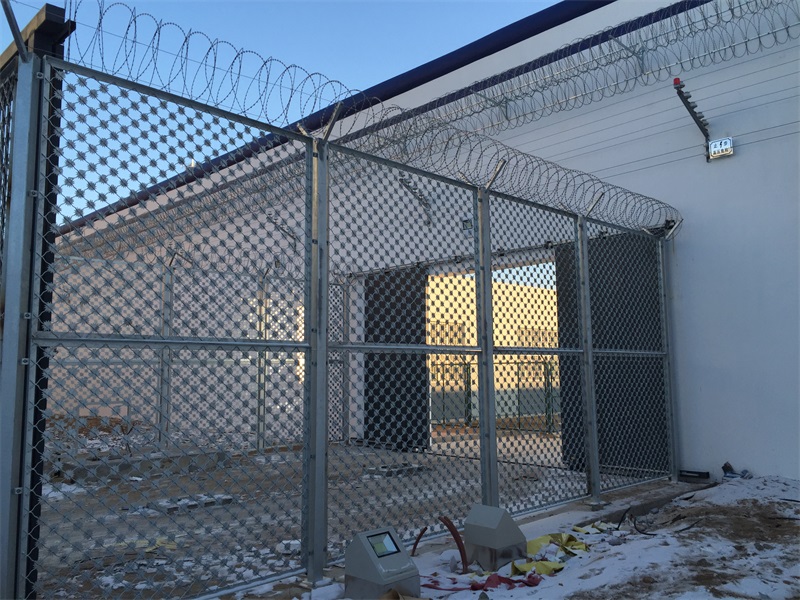 監獄收押通道梅花刺片隔離網墻圖片2