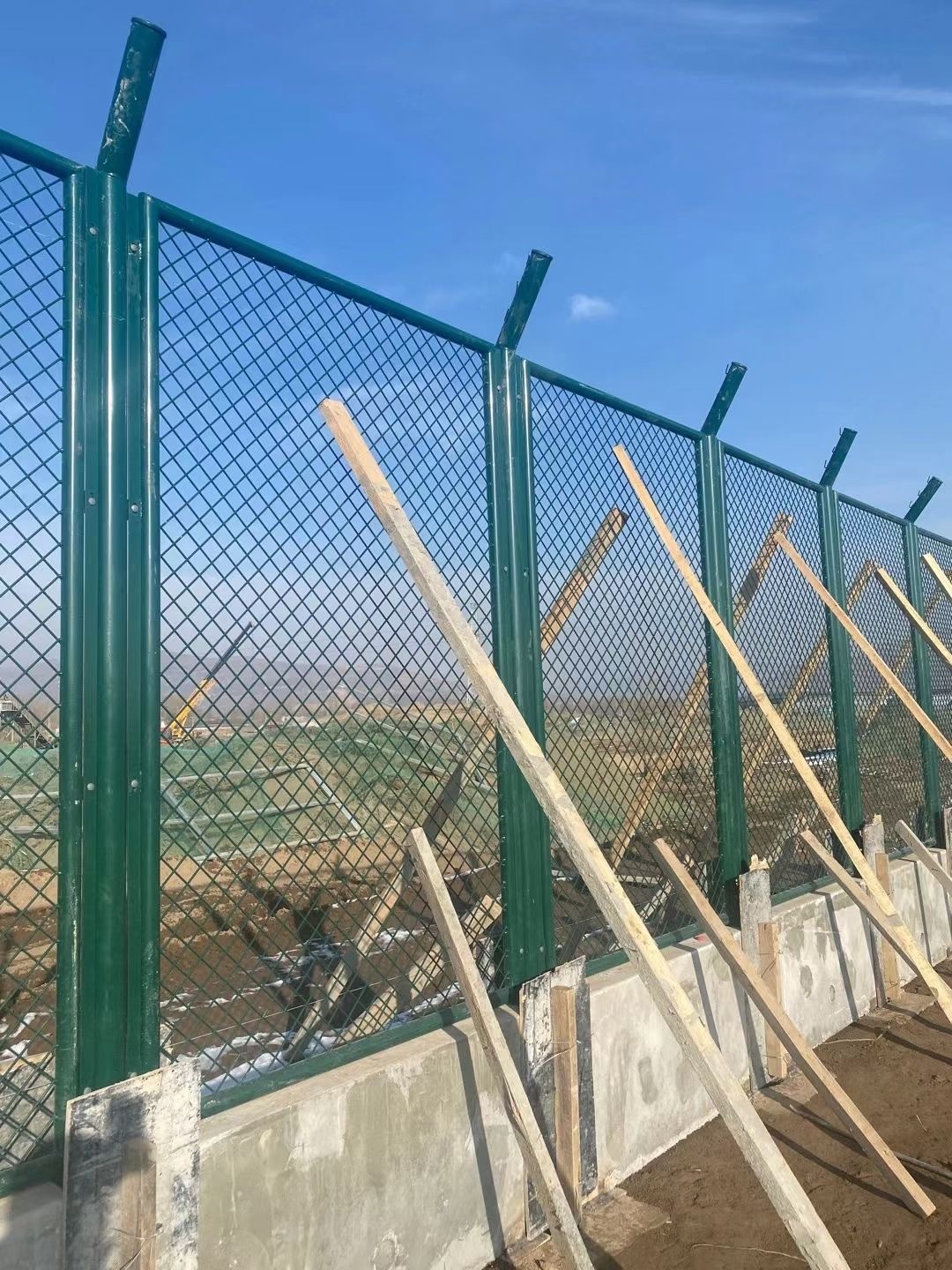 保稅區鐵絲網圍欄圖片4 保稅區鐵絲網圍欄圖片4