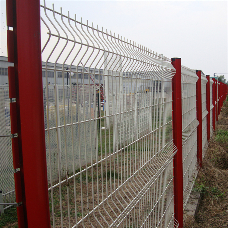 福建三折彎桃型柱護欄網知識講解圖片2