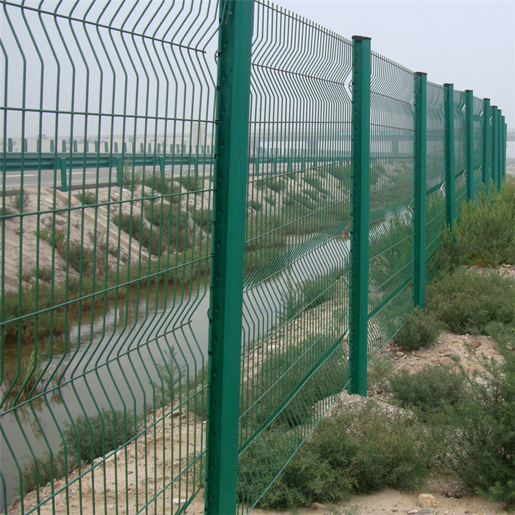 熱鍍鋅刺絲滾籠 蛇腹型刀刺網 品字形刀刺網圈圖片2 熱鍍鋅刺絲滾籠 蛇腹型刀刺網 品字形刀刺網圈圖片2