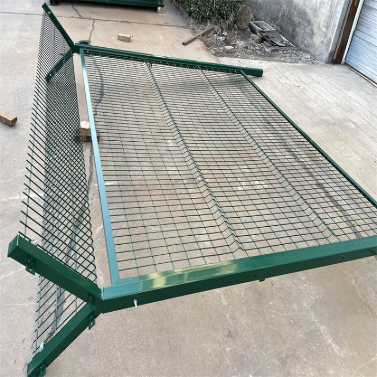 全國軍用機場隔離柵圍欄圖片展示圖片4 全國軍用機場隔離柵圍欄圖片展示圖片4