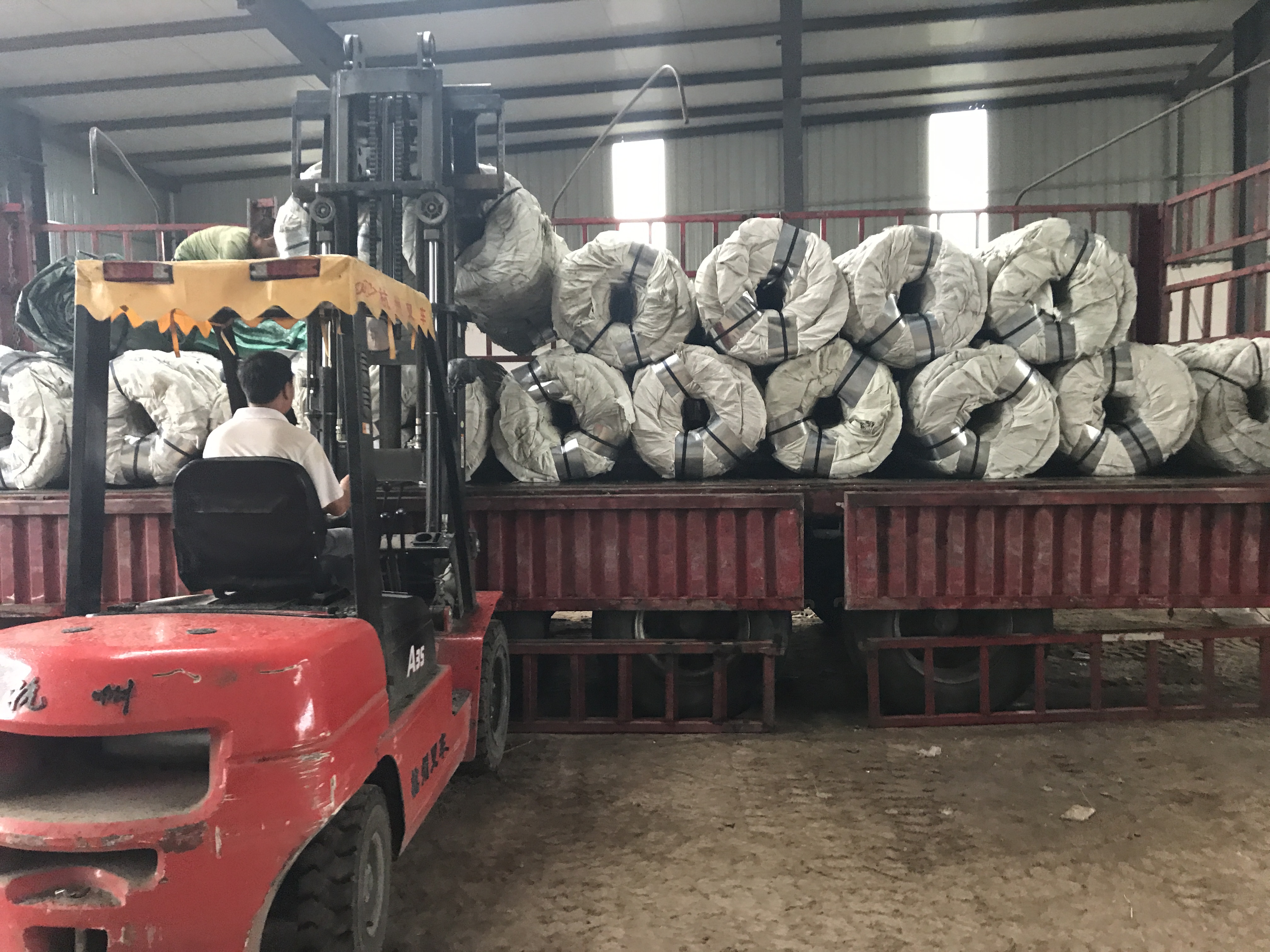 新疆熱鍍鋅刺絲滾籠生產加工圖片3