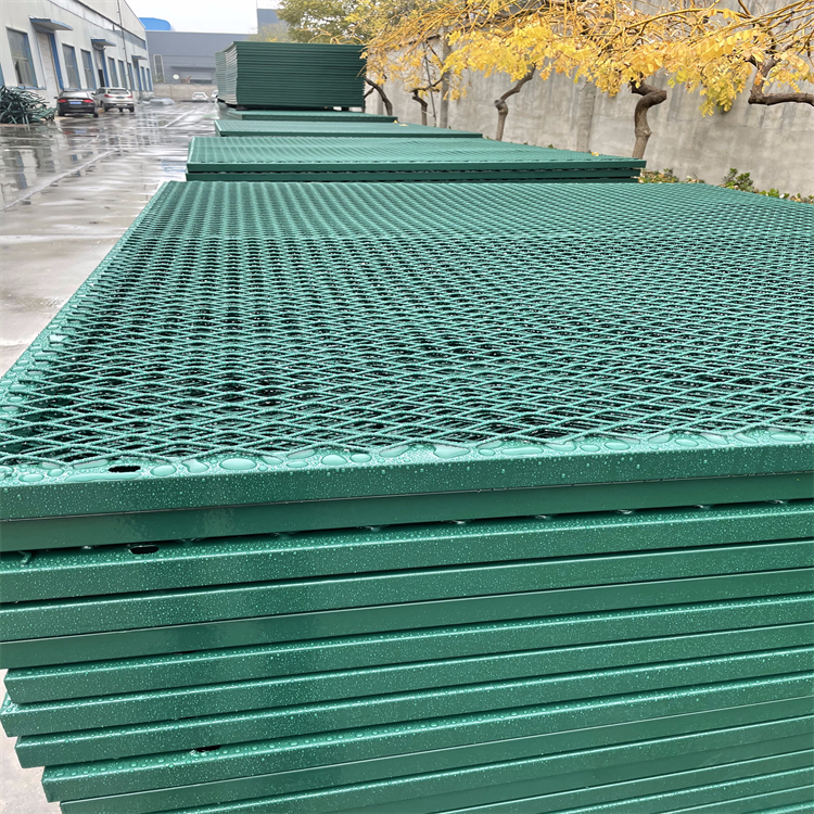 安徽高鐵橋梁封閉式隔離網(wǎng)安裝圖片4 安徽高鐵橋梁封閉式隔離網(wǎng)安裝圖片4