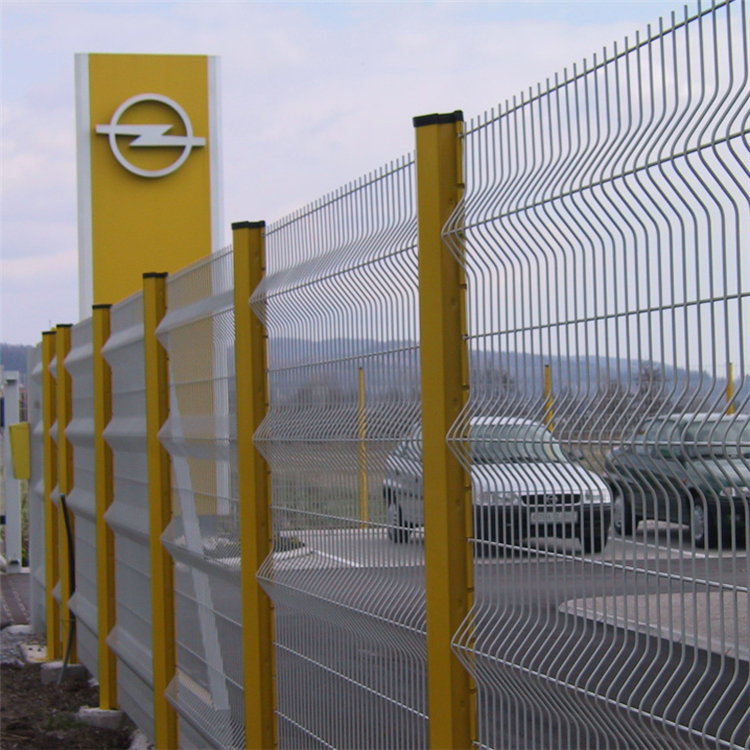 新疆掛鉤式桃形柱隔離柵圖片1 新疆掛鉤式桃形柱隔離柵圖片1