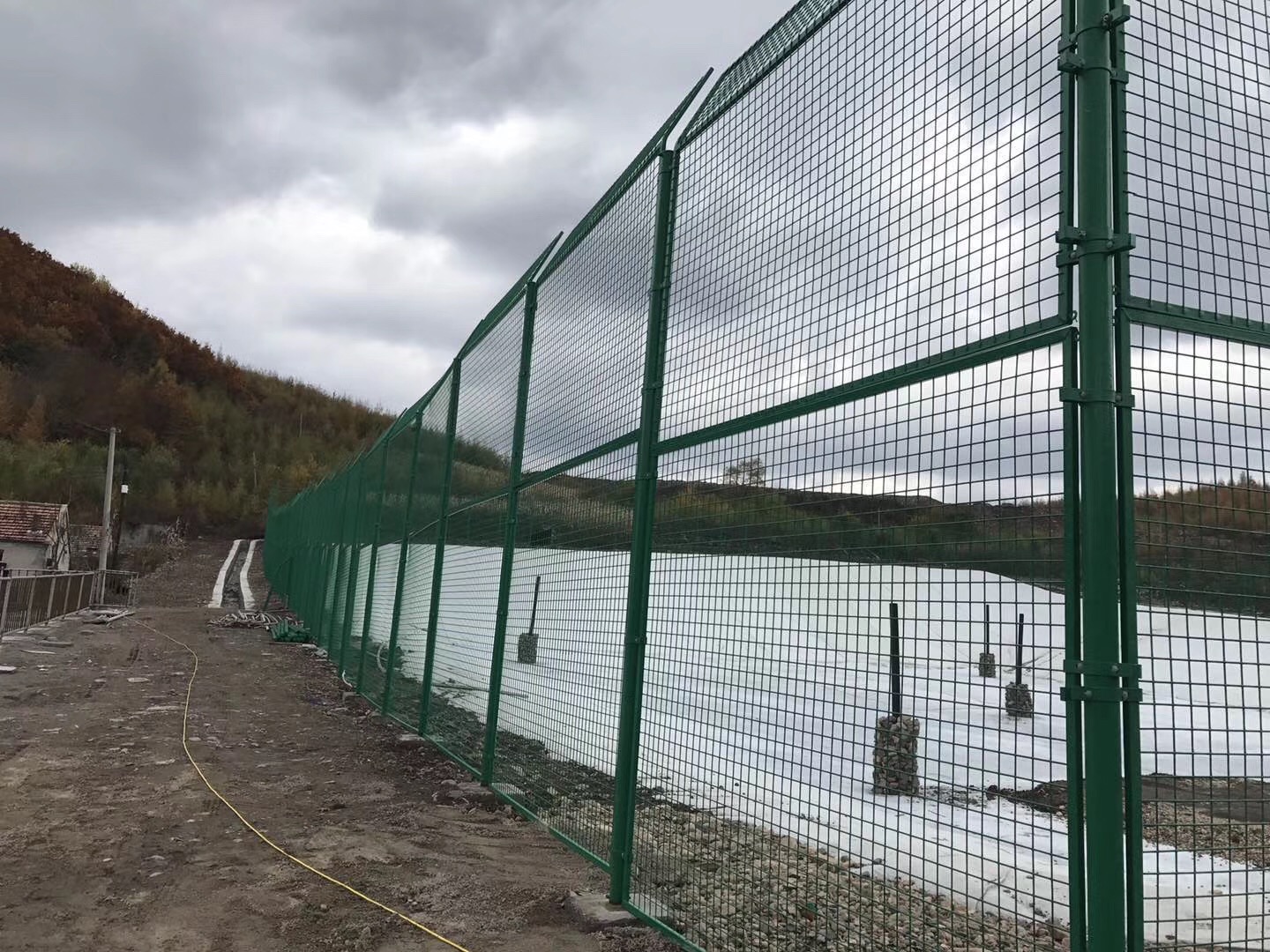 垃圾場防飛散金屬隔離網圖片1