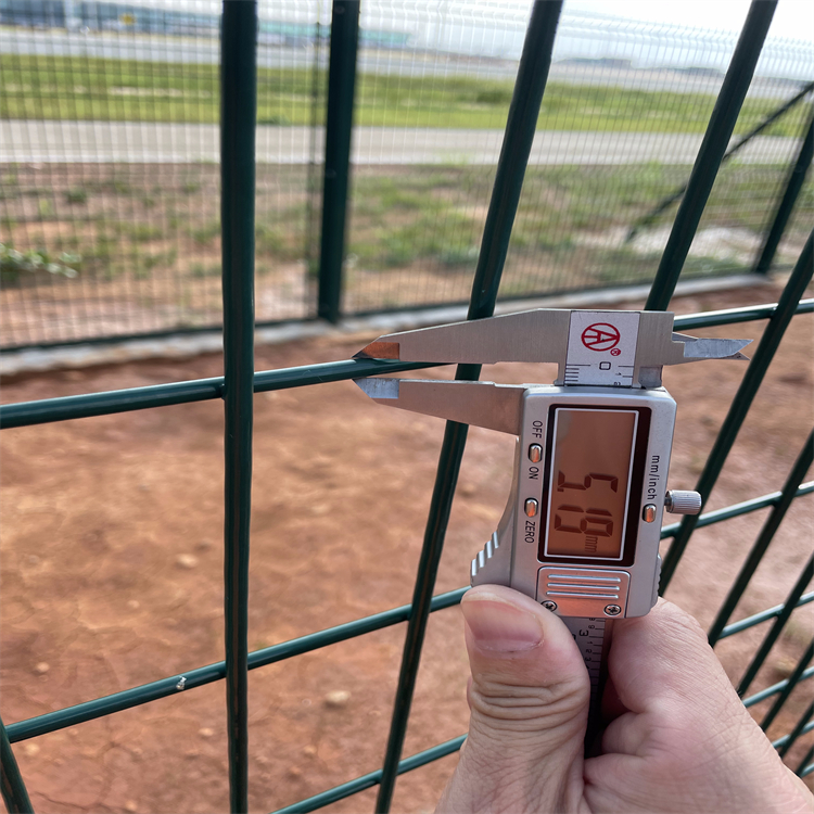 機場停機坪隔離網(wǎng)影響價格的細微差別圖片2 機場停機坪隔離網(wǎng)影響價格的細微差別圖片2