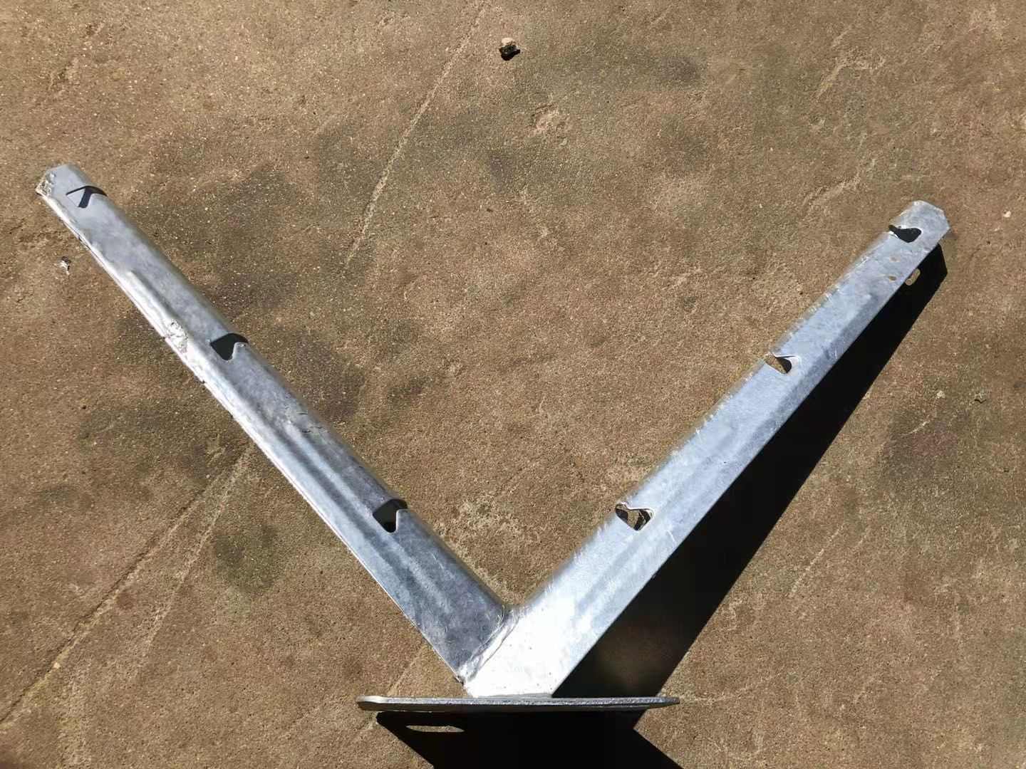 四川鐵路支架刀刺網熱鍍鋅處理