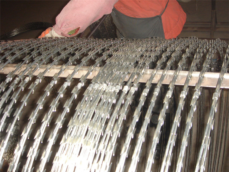 河南機場刀刺網更換項目圖片4