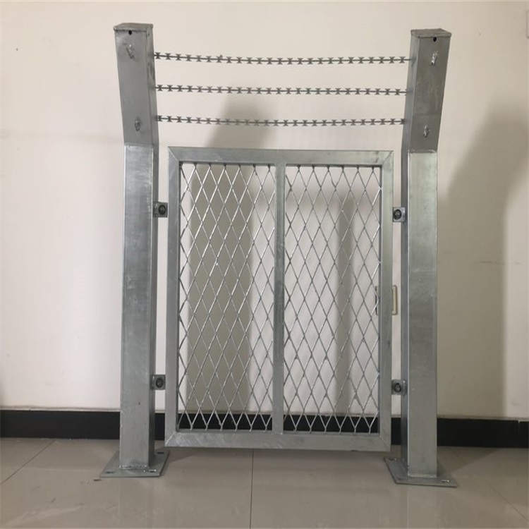 海關(guān)自貿(mào)區(qū)金屬隔離網(wǎng)柵欄圖片3 海關(guān)自貿(mào)區(qū)金屬隔離網(wǎng)柵欄圖片3