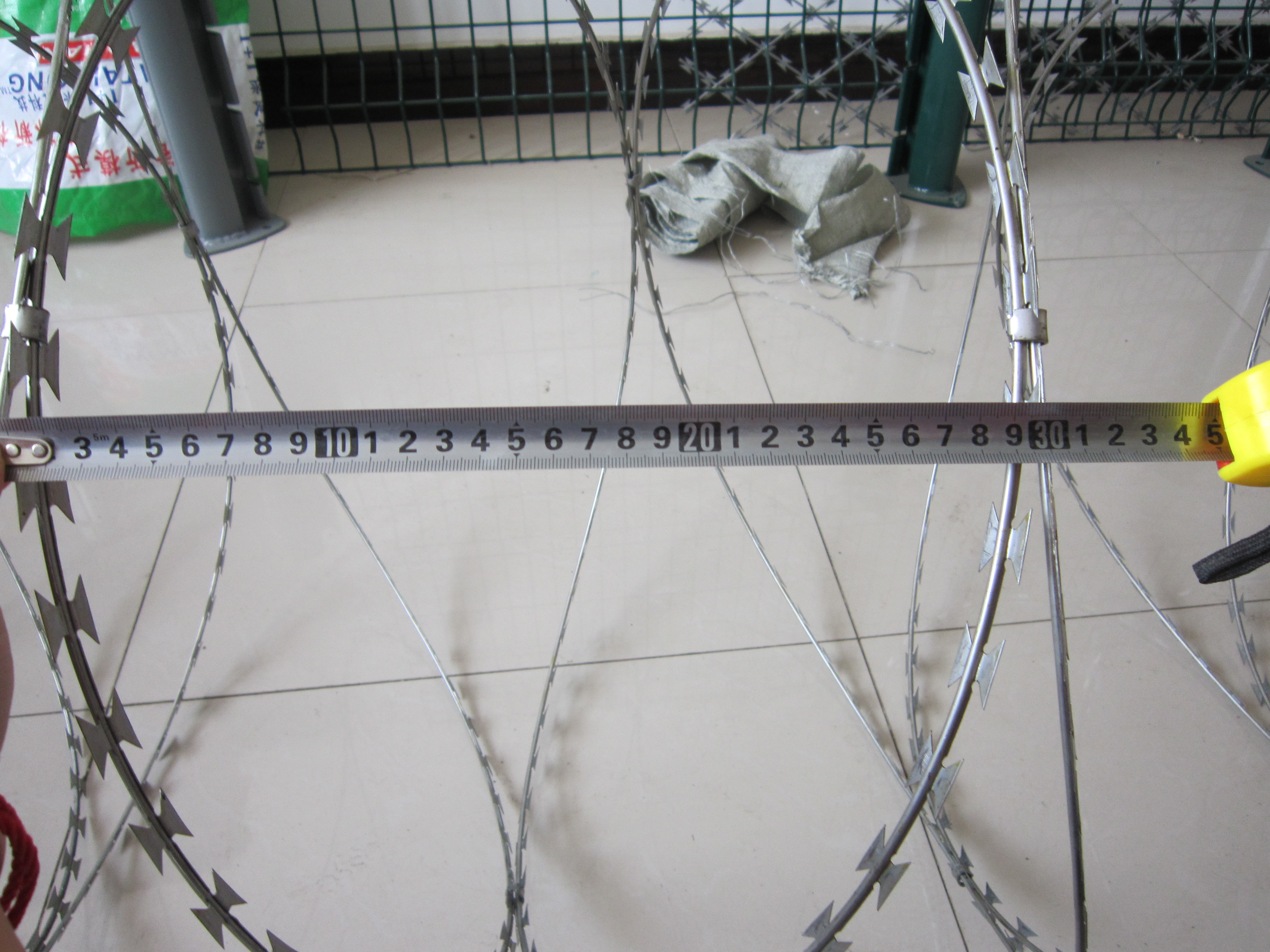 熱鍍鋅刀刺網滾籠價格以及質量圖片2 熱鍍鋅刀刺網滾籠價格以及質量圖片2