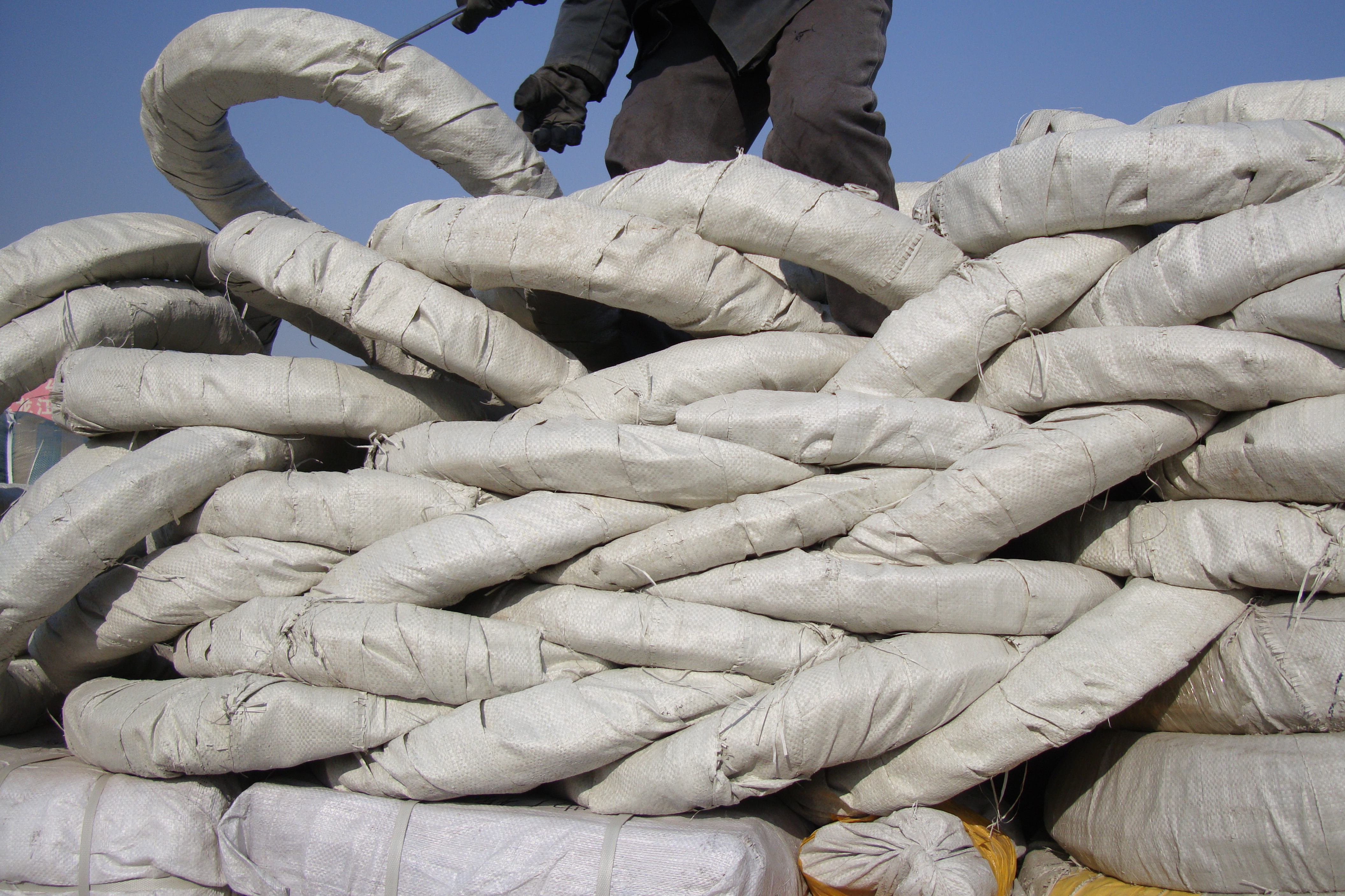 廣東機場刺絲滾籠安裝規范圖片5