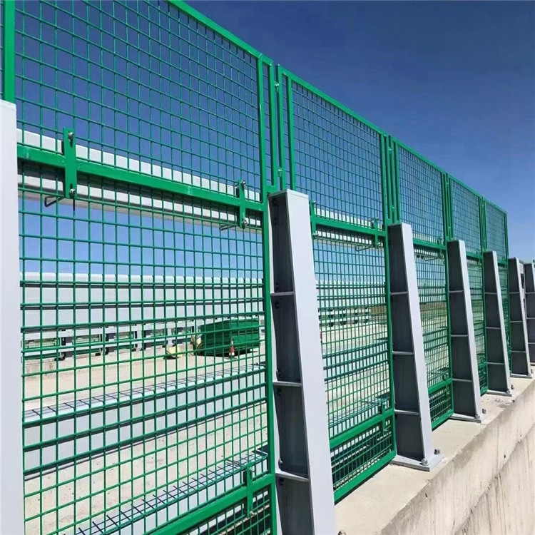 四川金屬鐵絲網護欄應用場所圖片4 四川金屬鐵絲網護欄應用場所圖片4