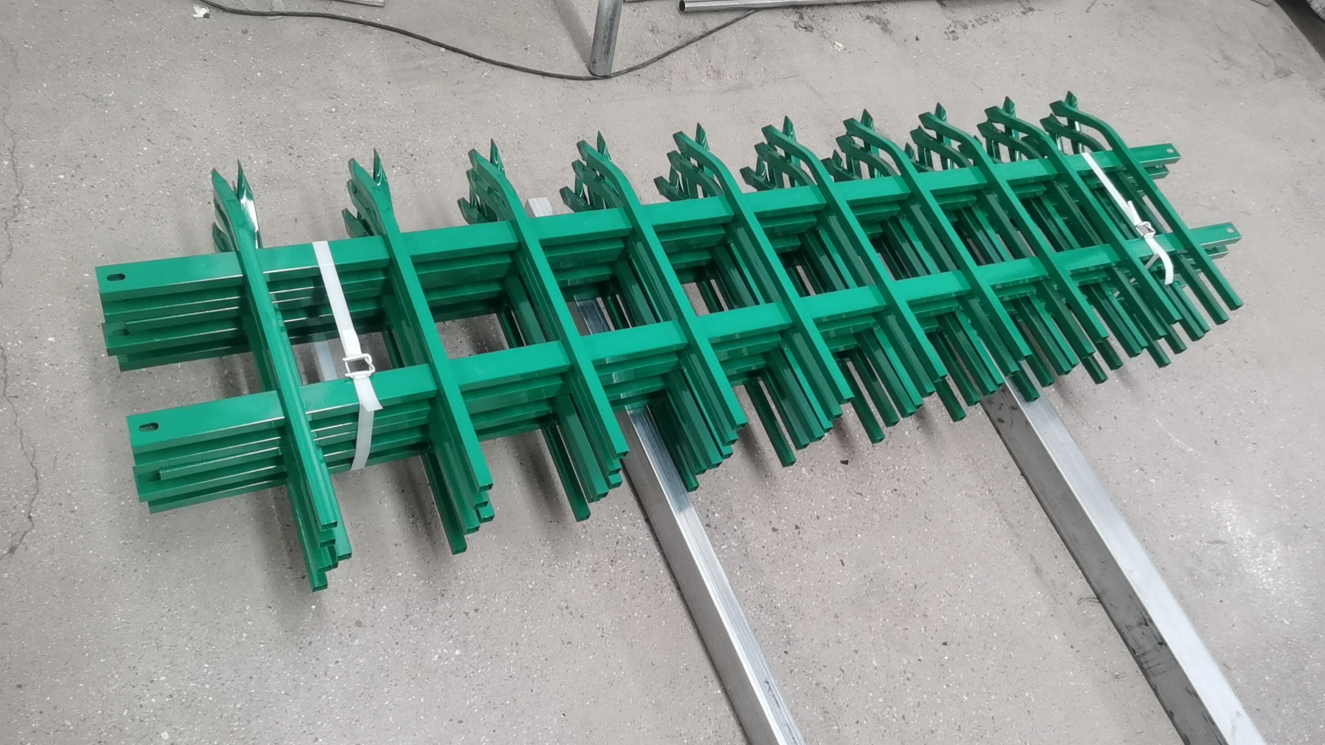 安徽市政綠化護欄網即鋅鋼道路護欄圖片6 安徽市政綠化護欄網即鋅鋼道路護欄圖片6