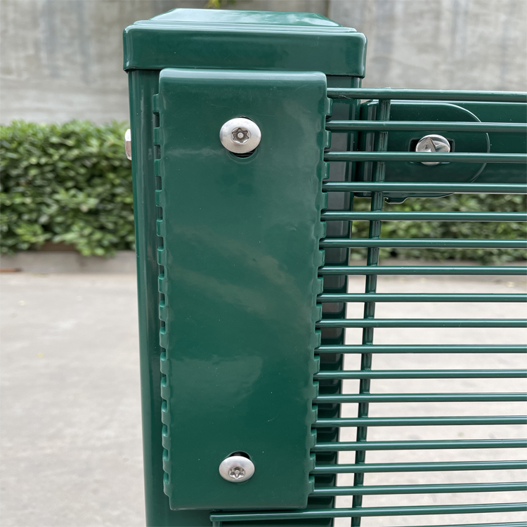 358密紋護欄網應用