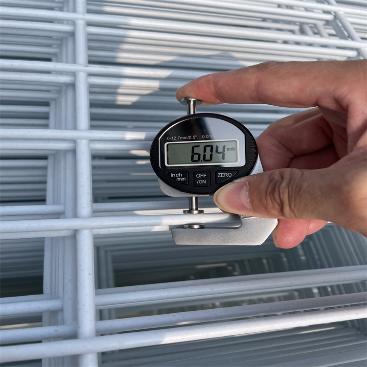 桃型柱三角折彎隔離網的生產工藝圖片6 桃型柱三角折彎隔離網的生產工藝圖片6