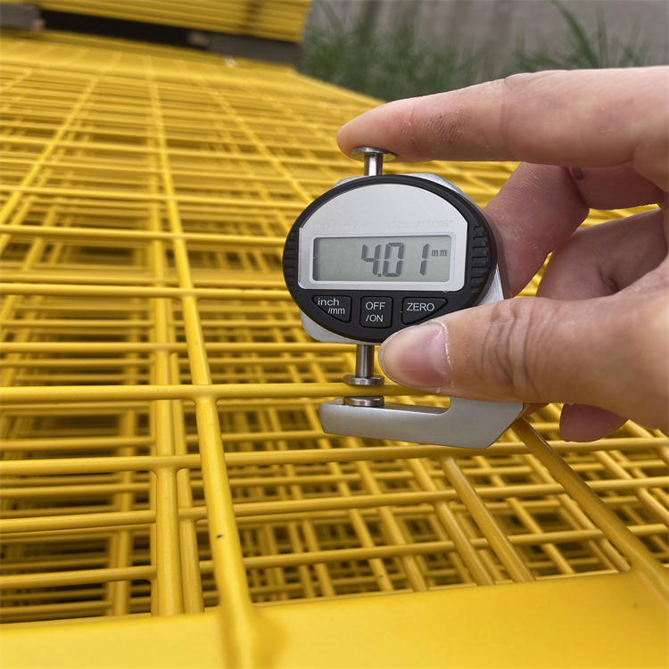 新疆車間框架金屬隔離網圖片4 新疆車間框架金屬隔離網圖片4