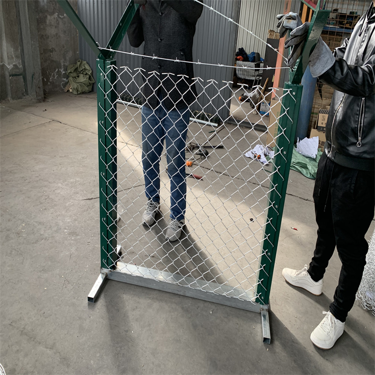 機場跑道金屬鐵絲網(wǎng)圍界工廠圖片7 機場跑道金屬鐵絲網(wǎng)圍界工廠圖片7