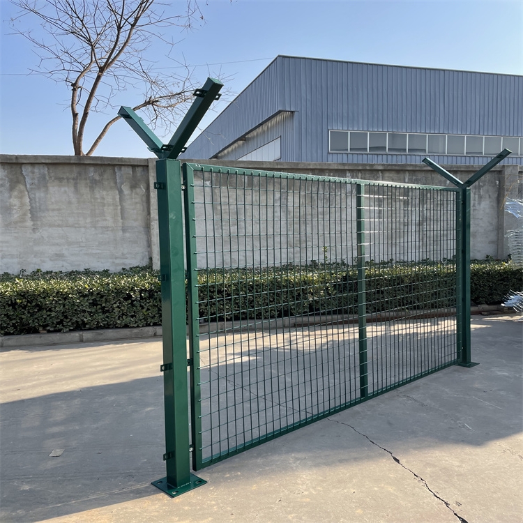 監(jiān)獄鋼網(wǎng)墻鋼板式和焊接刀片式以及普通款圖片2 監(jiān)獄鋼網(wǎng)墻鋼板式和焊接刀片式以及普通款圖片2